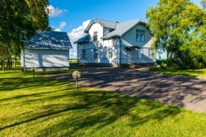Villa Kuus Sõlme - Sea View Holiday Home in Kuressaare
